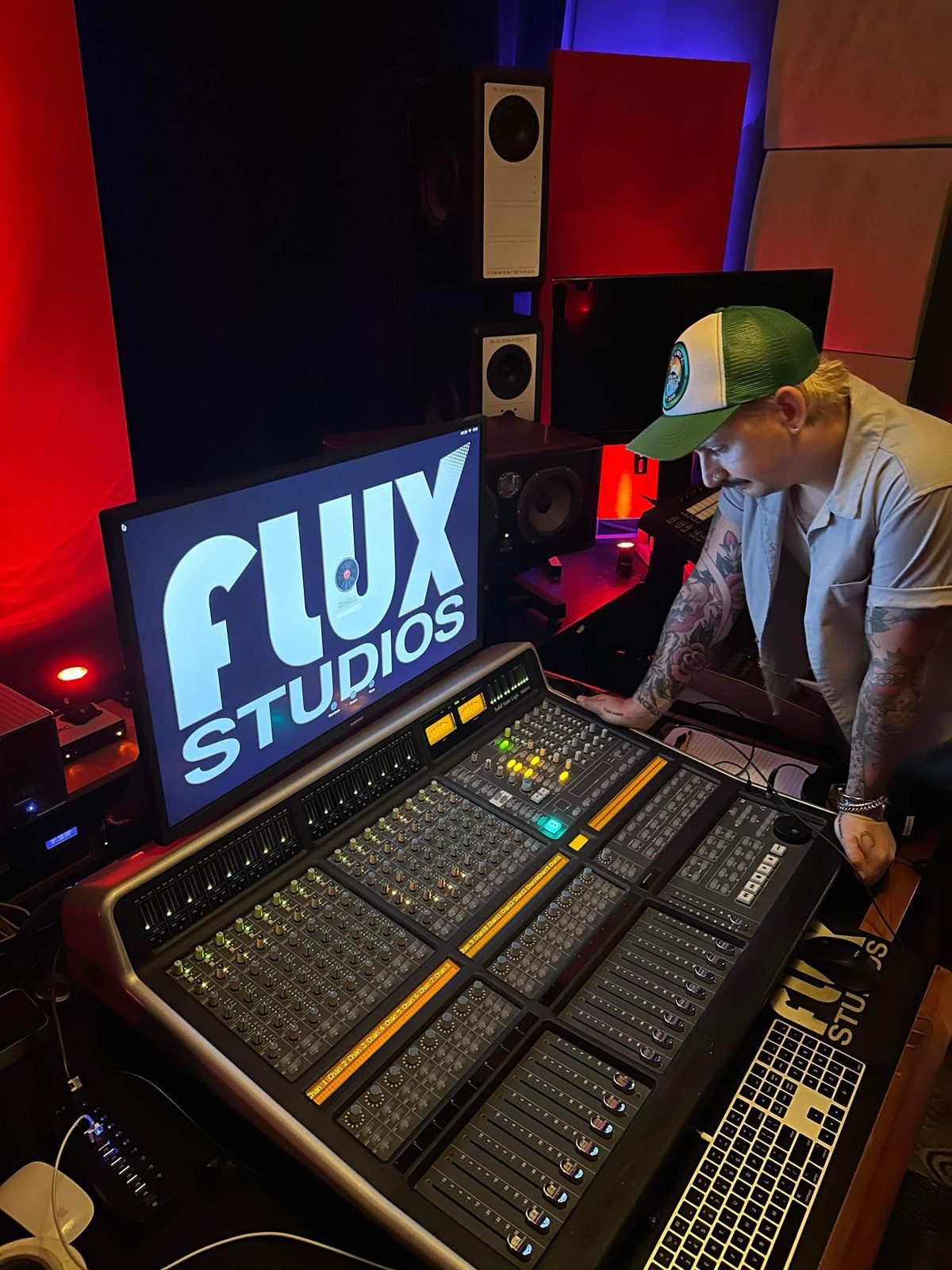 Studio d'enregistrement à New York, grande console de mixage analogique en session